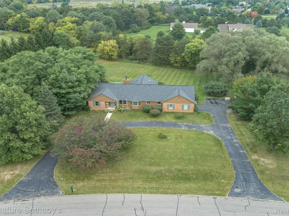 4910 Mallards Lndg, Highland, MI 48357