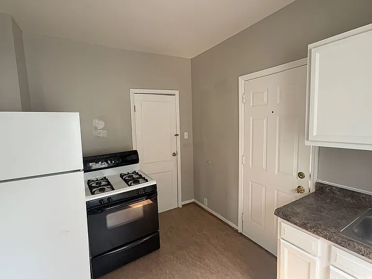 216 W Sylvania Ave — Photo 6