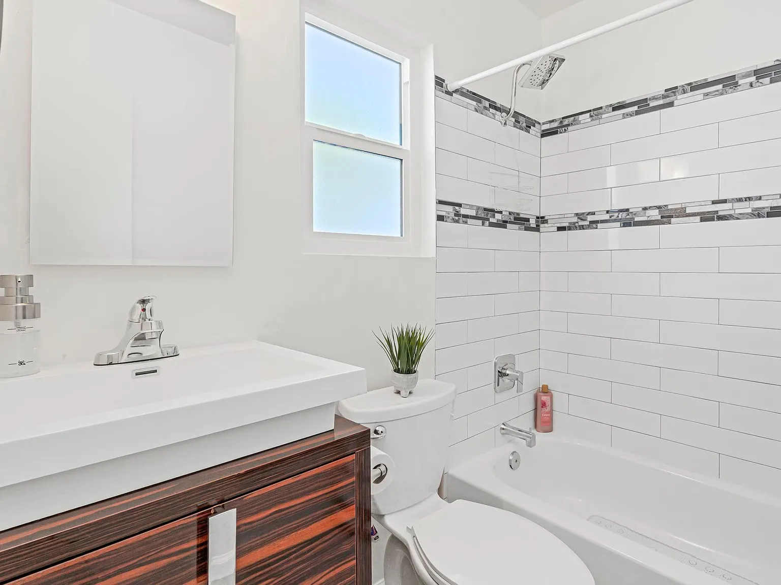 1 bed, 750 sqft, $2,399 — Photo 4