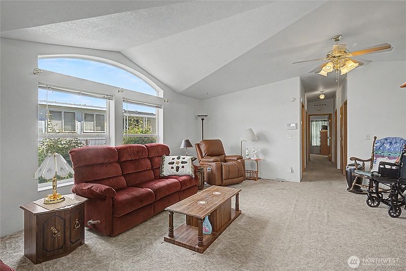 5th image of 426 7th Ave Se