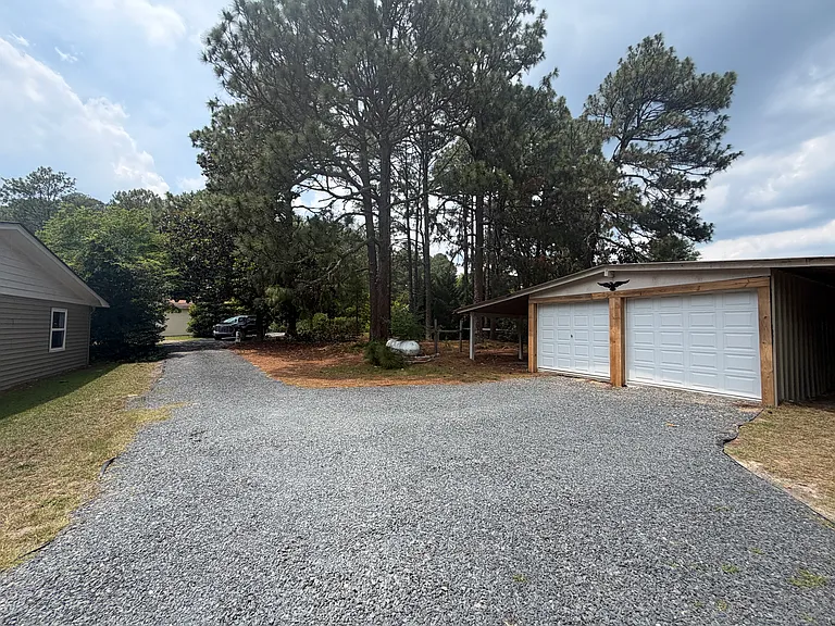 221 Rowe Ave — Photo 2