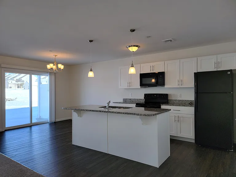 64 Rollins Ln — Photo 6
