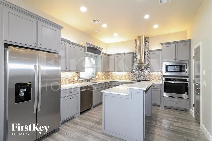 3 bed, 2.5 bath, 2534 sqft, $3,050 — Photo 4