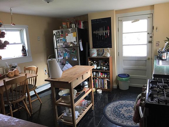 Large Eat-in Kitchen