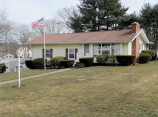 4 Fairview Dr, Smithfield, RI 02828