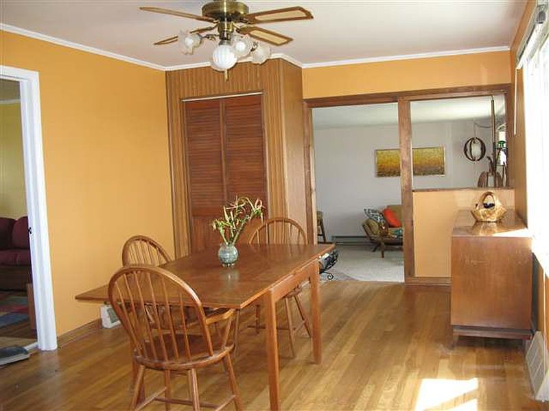 3rd image of 215 SHUNPIKE Road