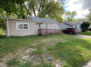 909 Harlem Rd, Machesney Park, IL 61115