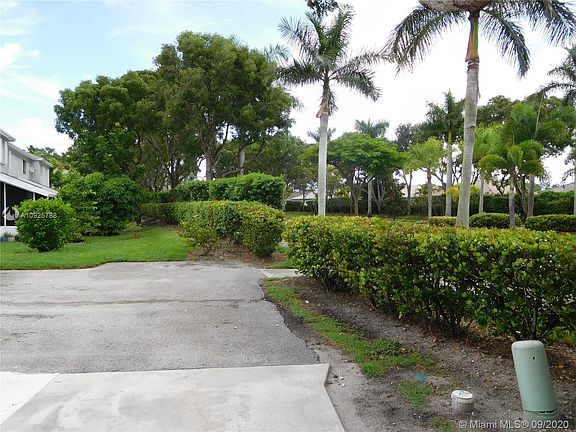 5th image of 1185 SW 44th Way