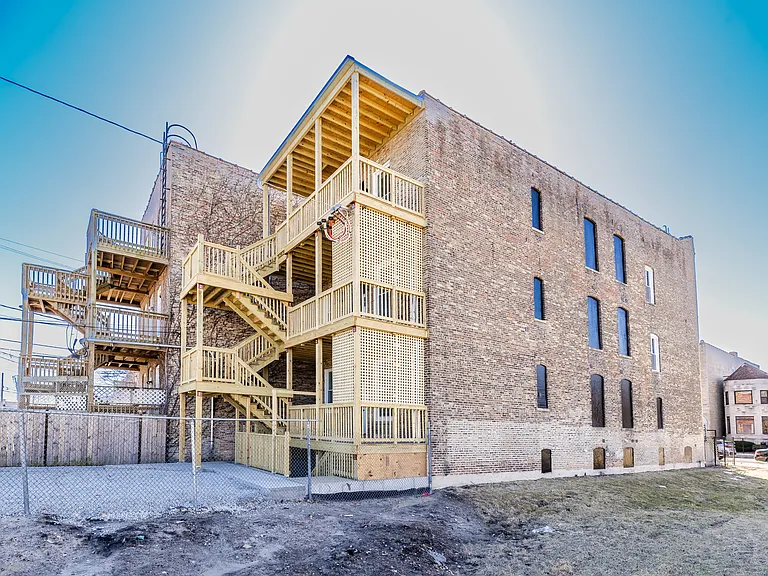 4543 S Saint Lawrence Ave #3R — Photo 11