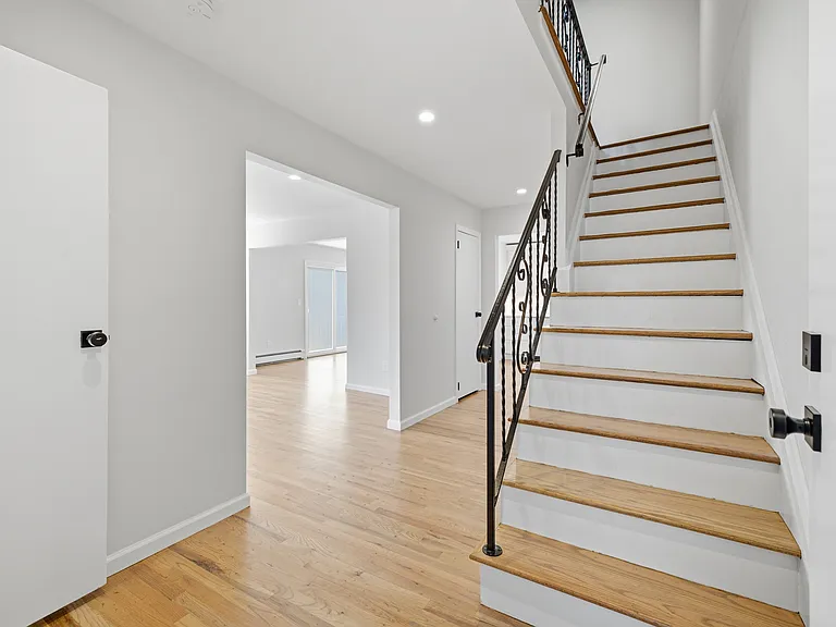 580 E Pine St — Photo 14