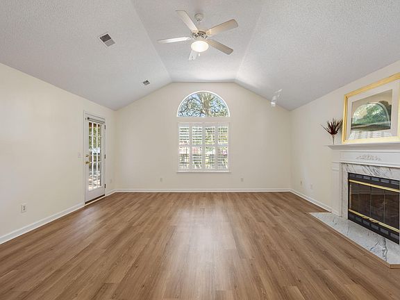 3rd image of 703 Majestic Oaks Dr