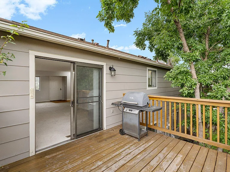 551 W Crestline Cir #9D2 — Photo 20