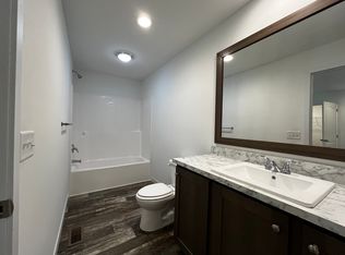 1 Peach St #Pea01, Olmsted Falls, OH 44138