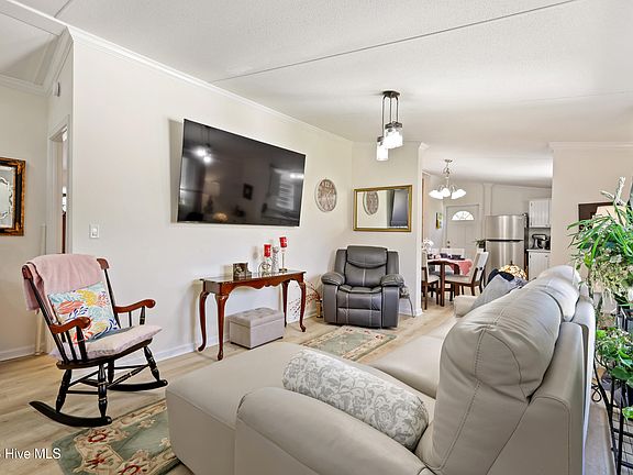 4th image of 133 Woodcroft Lane
