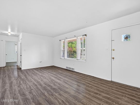 4th image of 308 W Southside Ct