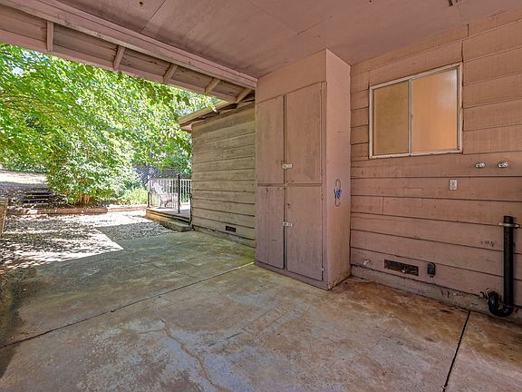 4th image of 135 Hyatt Ln