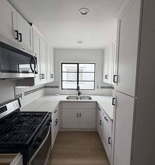 8730 Holloway Dr — Photo 1
