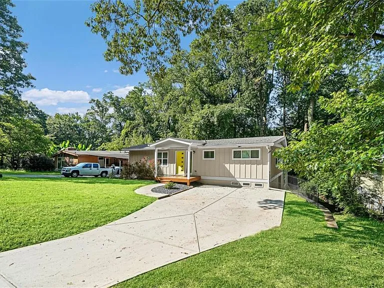 3476 Alison Dr — Photo 3