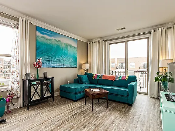 1 bed, 954 sqft, $1,700 — Photo 2