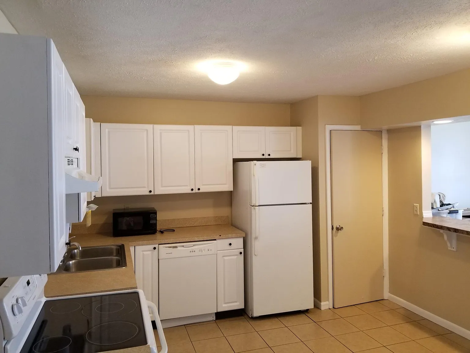5 bed, 2.5 bath, 1480 sqft, $599 — Photo 2