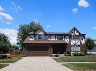 812 Thomas Fox Dr W, North Tonawanda, NY