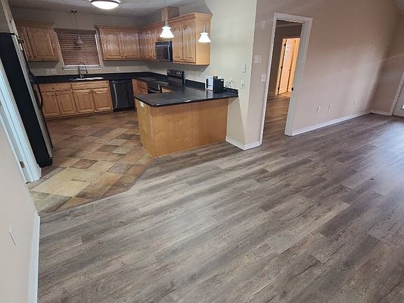 5th image of 111 Kyle Ln