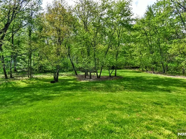 962 Arapaho Trl, Franklin Lakes, NJ 07417