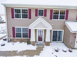 813 Braunworth Ct, Chaska, MN 55318