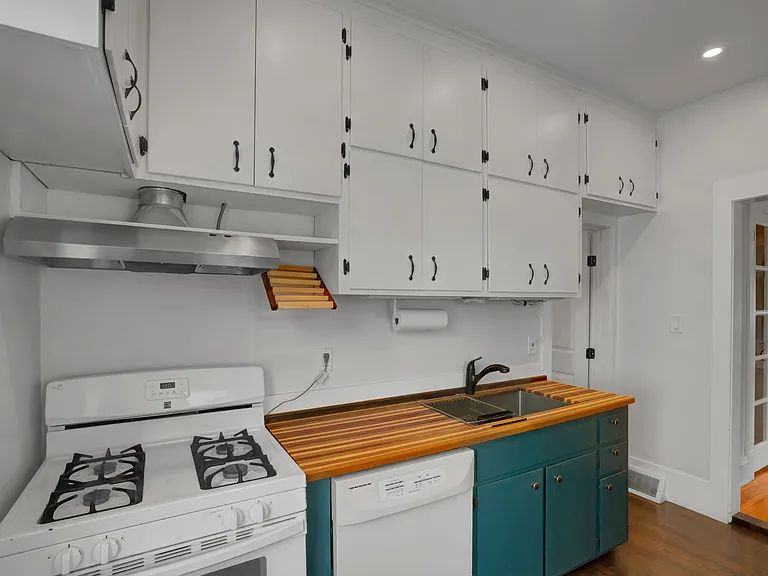 1022 20th Ave NE #1 — Photo 13