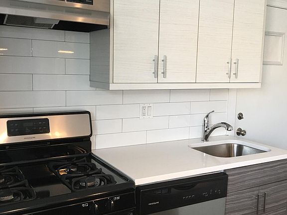 3rd image of 3921 N Janssen Ave #1F