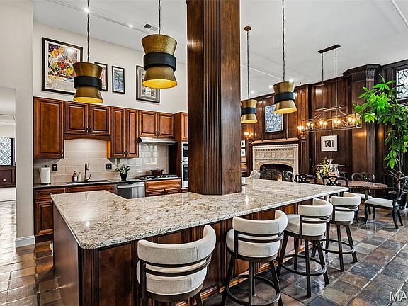 2nd image of 4100 Laclede Ave APT 114