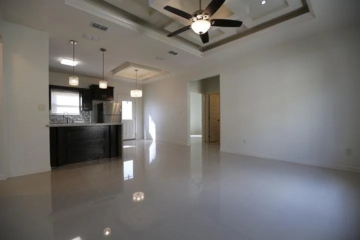 Building Photo - 904 E Myrtle Beach Ave #2