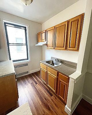 5th image of 4045 Hampton St APT 5J