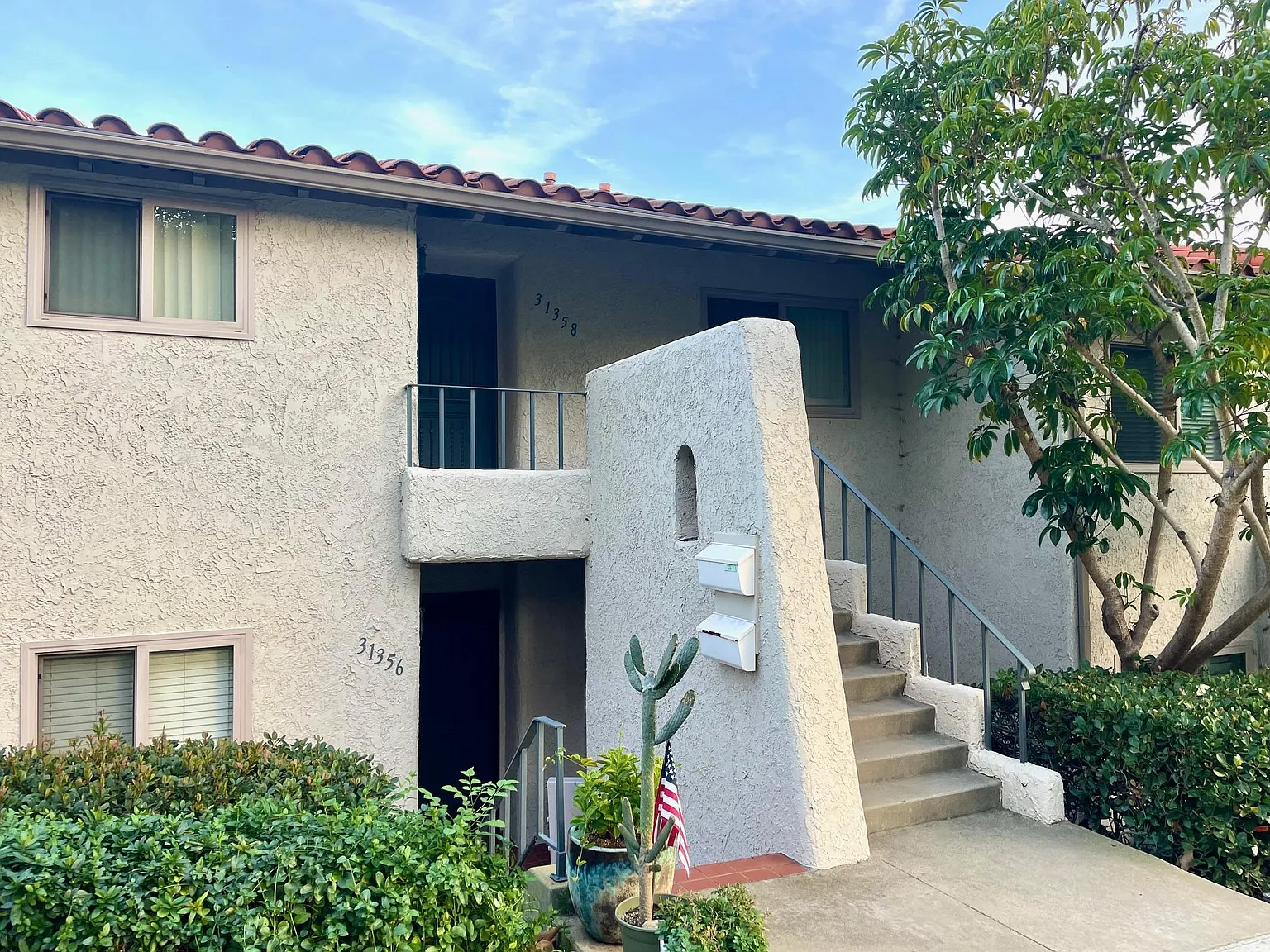 2 bed, 1044 sqft, $3,295 — Photo 1