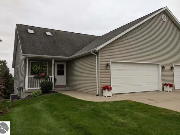 1938 E Oakwood Dr, Mount Pleasant, MI 48858
