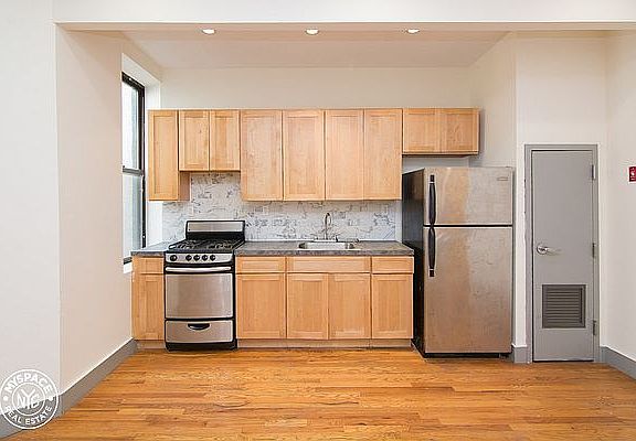 2nd image of 654 Park Pl #4LB
