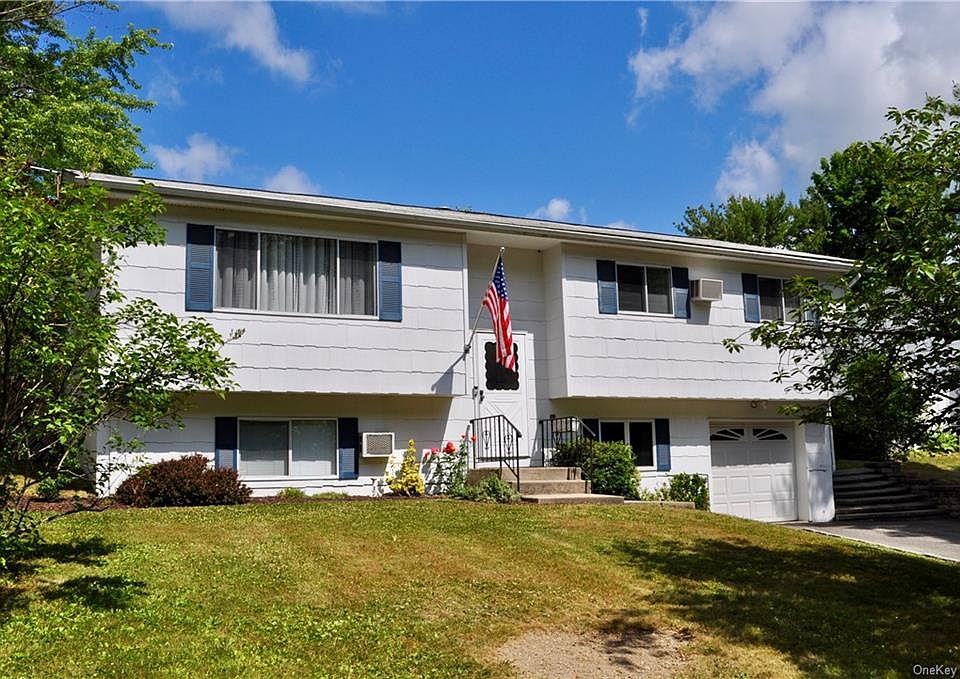 1st image of 4 Harvest Hill Ln