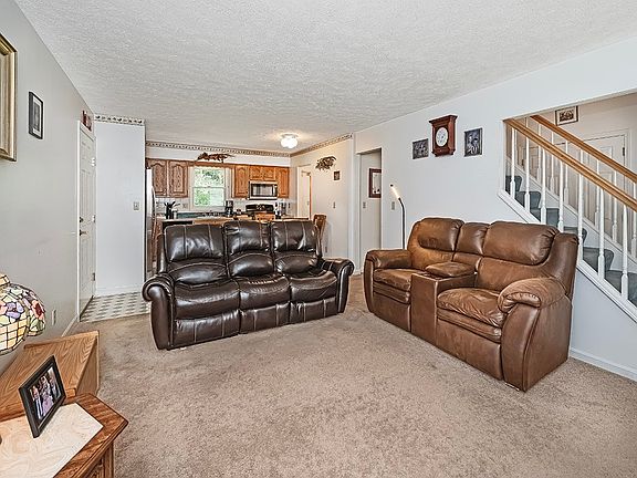 3rd image of 208 Stonebridge Dr