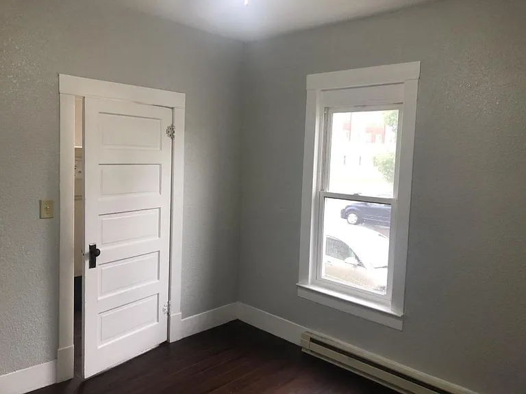 25 1st Ave SW — Photo 4