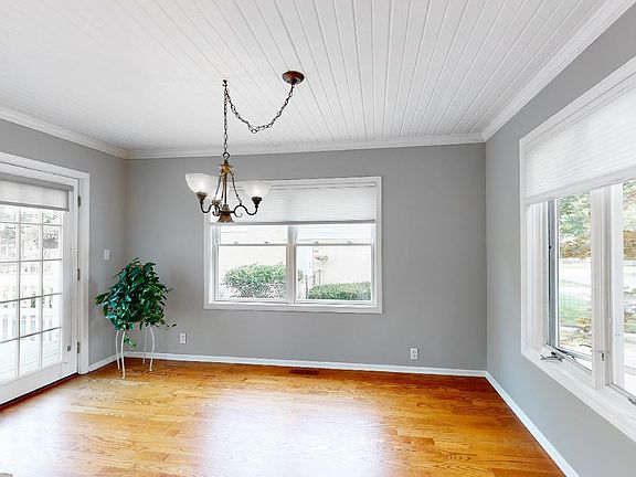 4th image of 916 S Dunton Ave