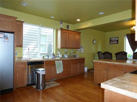 3rd image of 3904 Steinerberg St SE
