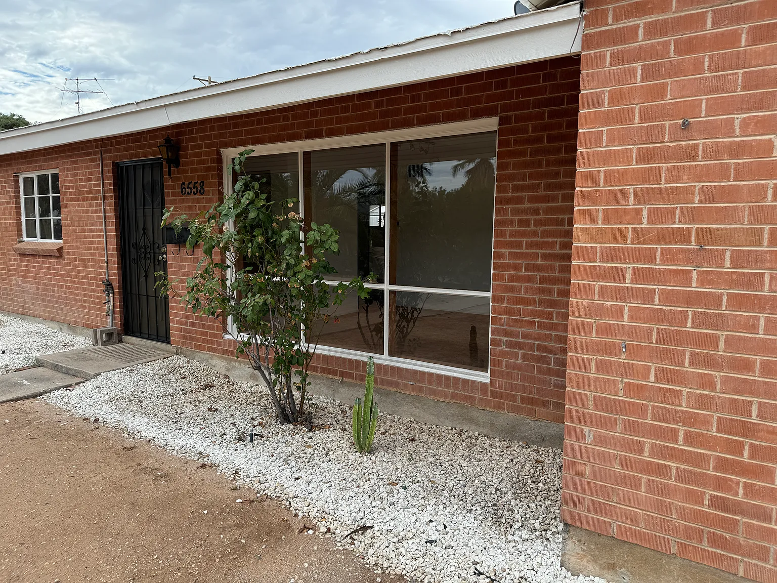 3 bed, 1232 sqft, $1,895 — Photo 2