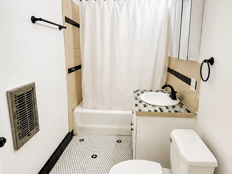 1746 N Kingsley Dr — Photo 7