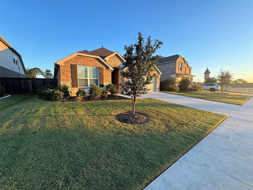 1st image of 3202 Woodford Dr