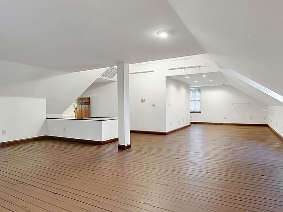 3rd image of 138 W Frederick St
