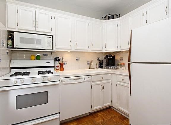 Kitchen with its countertops ready for prepping meals.