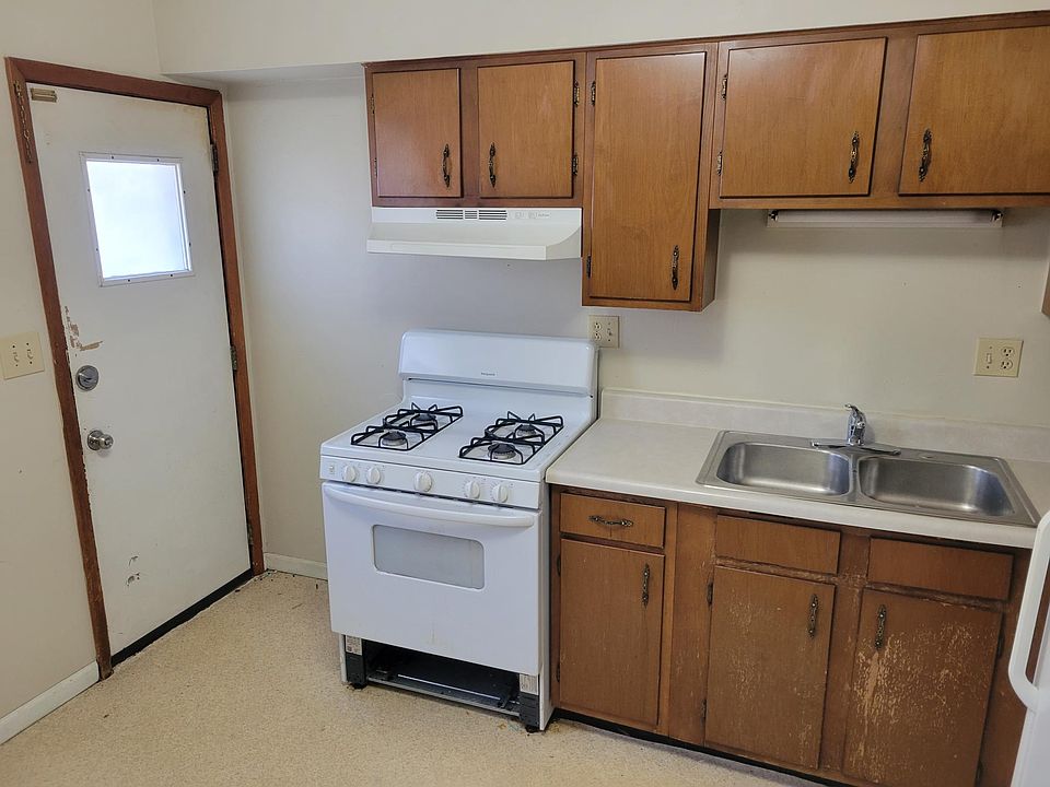 1st image of 520 NE Park Ln
