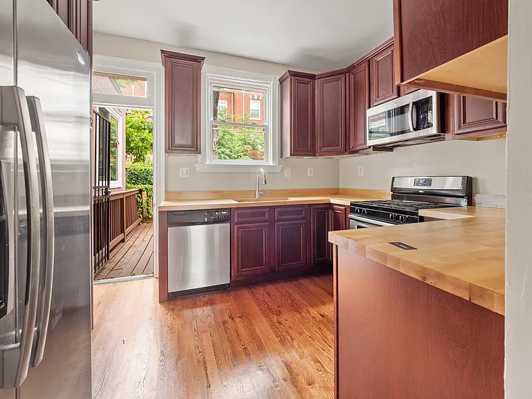 155 U St NW — Photo 3