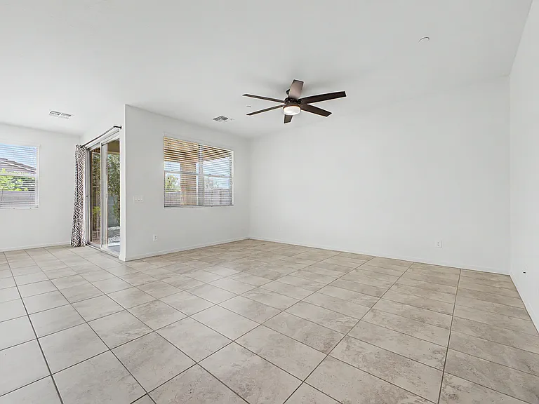 21415 W Holly St — Photo 2