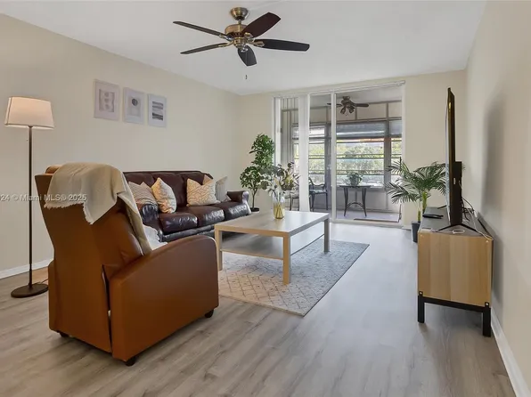 7300 NW 17th St APT 220, Fort Lauderdale, FL 33313